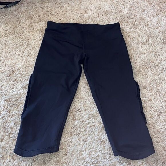 Lululemon Athletica Capris with Fringe (Size 6) - Picture 3 of 9